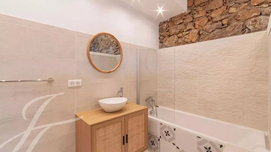 Salles de bain - Appartement Duplex Rénové au Centre de Cannes