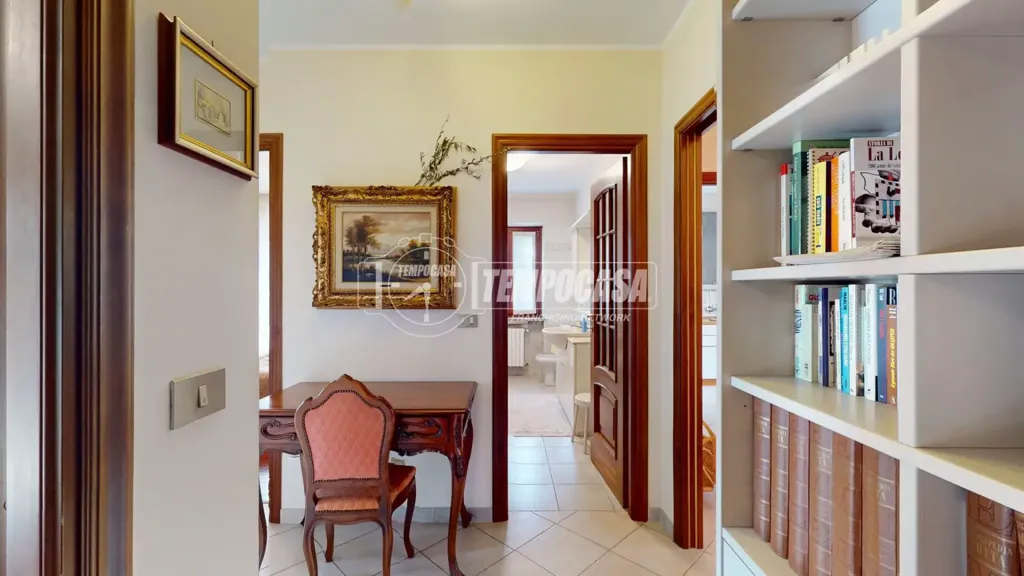 Kabinet - Spacious Apartment with Balcony in La Loggia