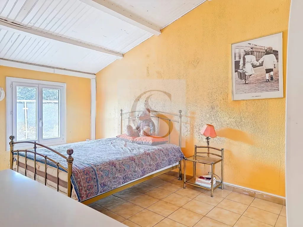 Chambres - Maison avec Piscine et Garage au Centre de Lorgues
