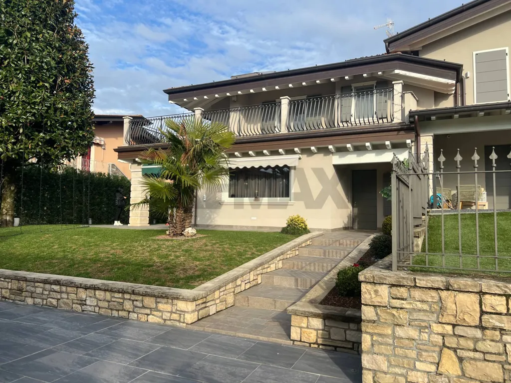 Extérieur - Bifamiliar Villa with Garden in Capriolo