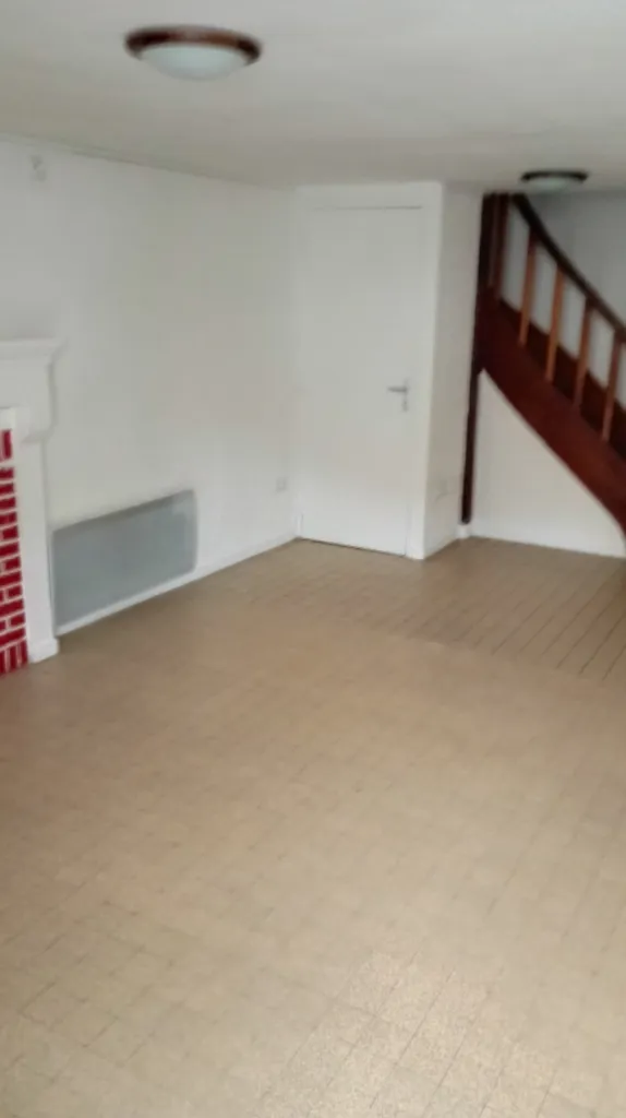 Séjour - Maison en 2 Logements avec Cour à Yenne
