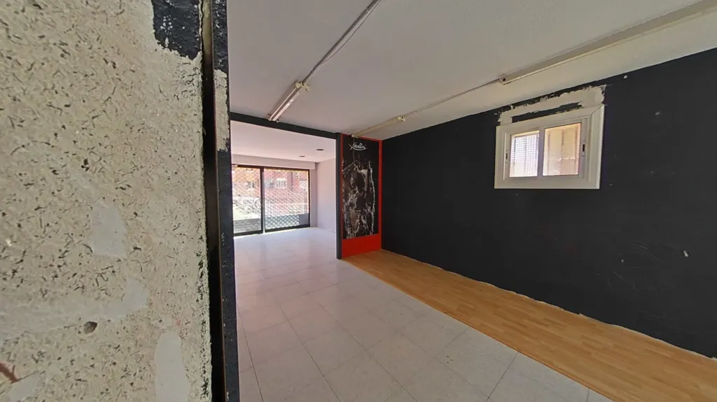 Rooms - Commercial Space in Badalona, Barcelona