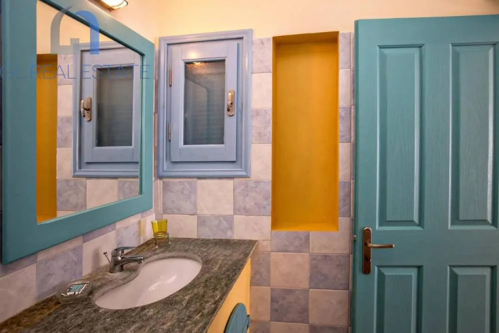 Salles de bain - Renovated Apartment Complex in Agia Varvara, Thira