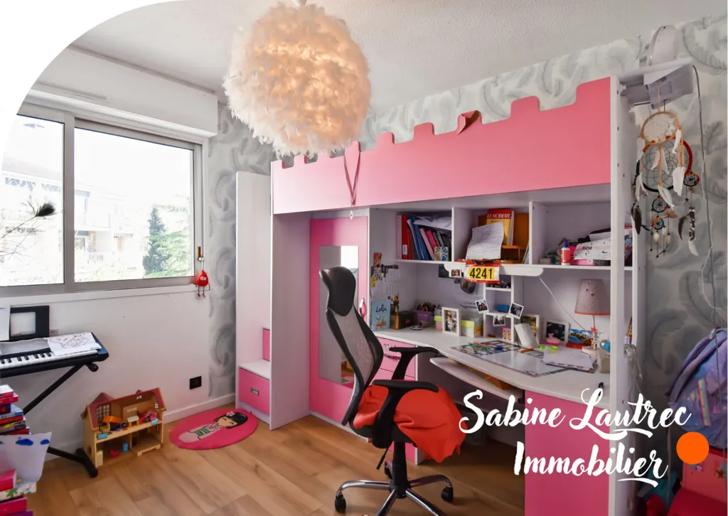 Bedrooms - 5-Piece Apartment with Balcony in Toulouse