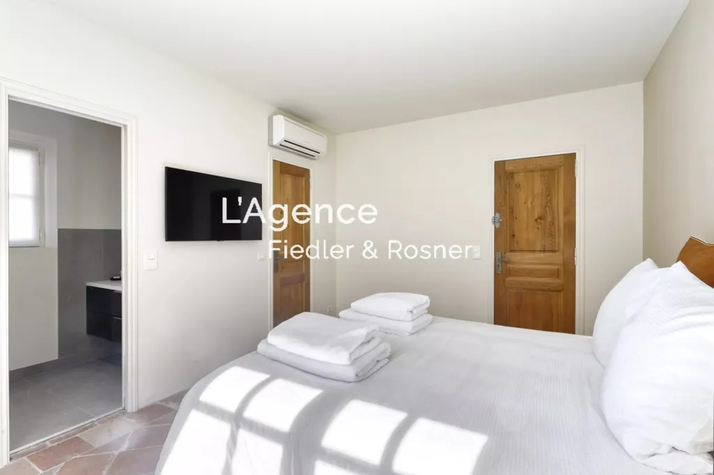 Chambres - Villa Rénovée avec Piscine Chauffée à Ramatuelle