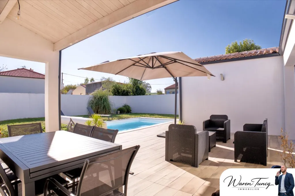 Terrass - Contemporary House with Pool in Charron