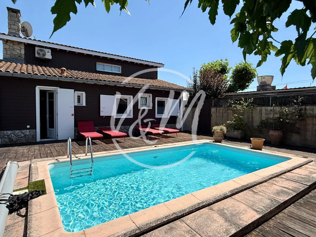 Piscine - Villa avec vue sur le bassin à Taussat