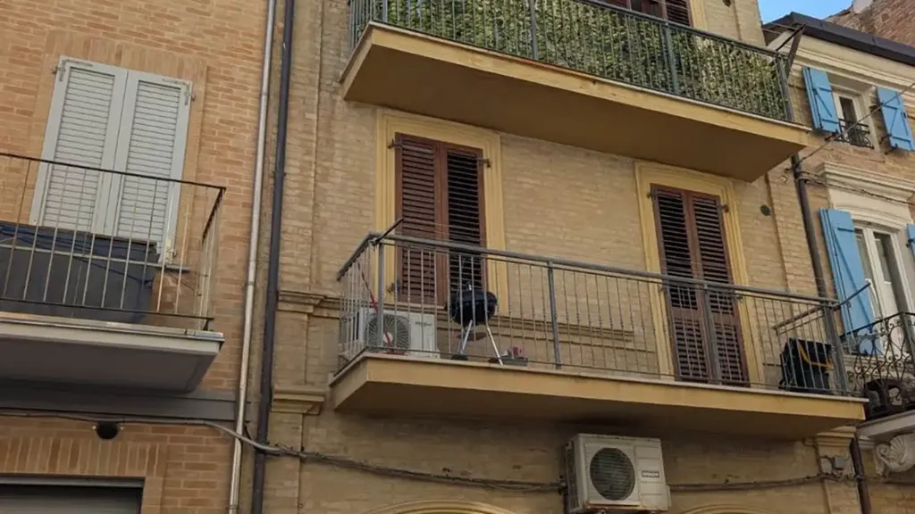 Balcon - Restored Multi-Unit House in Civitanova Marche