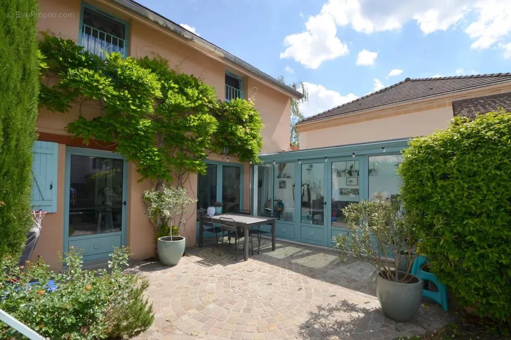 Terrace - Charming Village House with West-Facing Garden