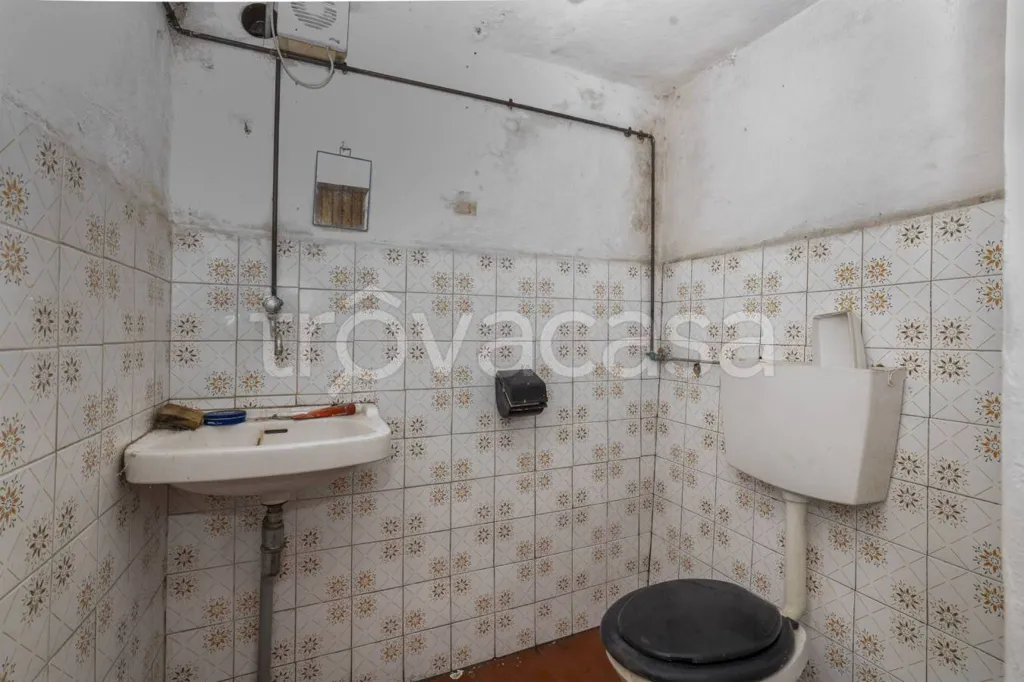 Salles de bain - Rustic House with Garden in Valloriate