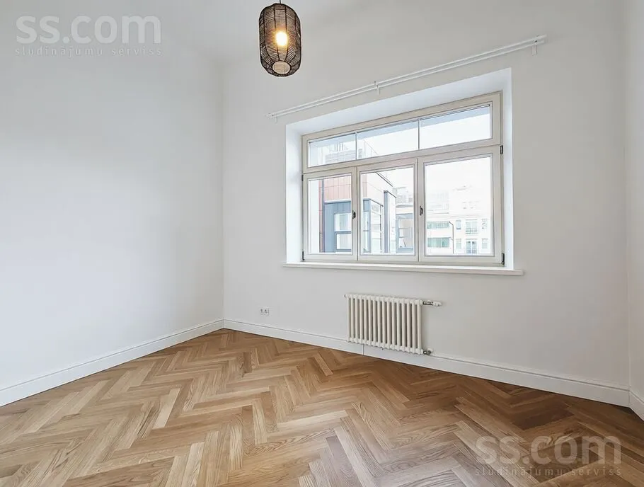 Pièces - Three-Bedroom Apartment with Central Location in Riga