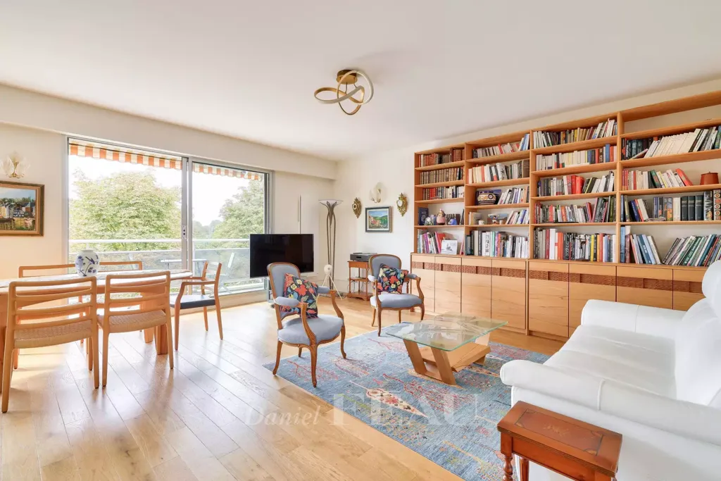Living Room - 2-Bed Apartment with Balconies in Daumesnil