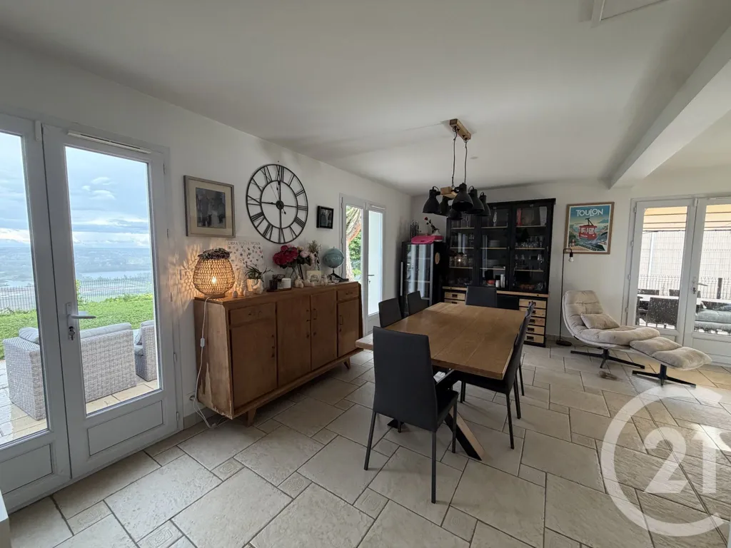 Salle à manger - Maison avec Piscine et Vue Imprenable à Pommiers