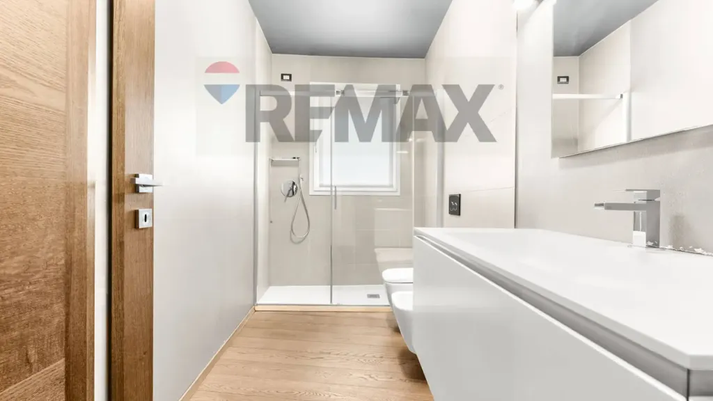 Bathrooms - Modern Apartment with Terrace in Legnano