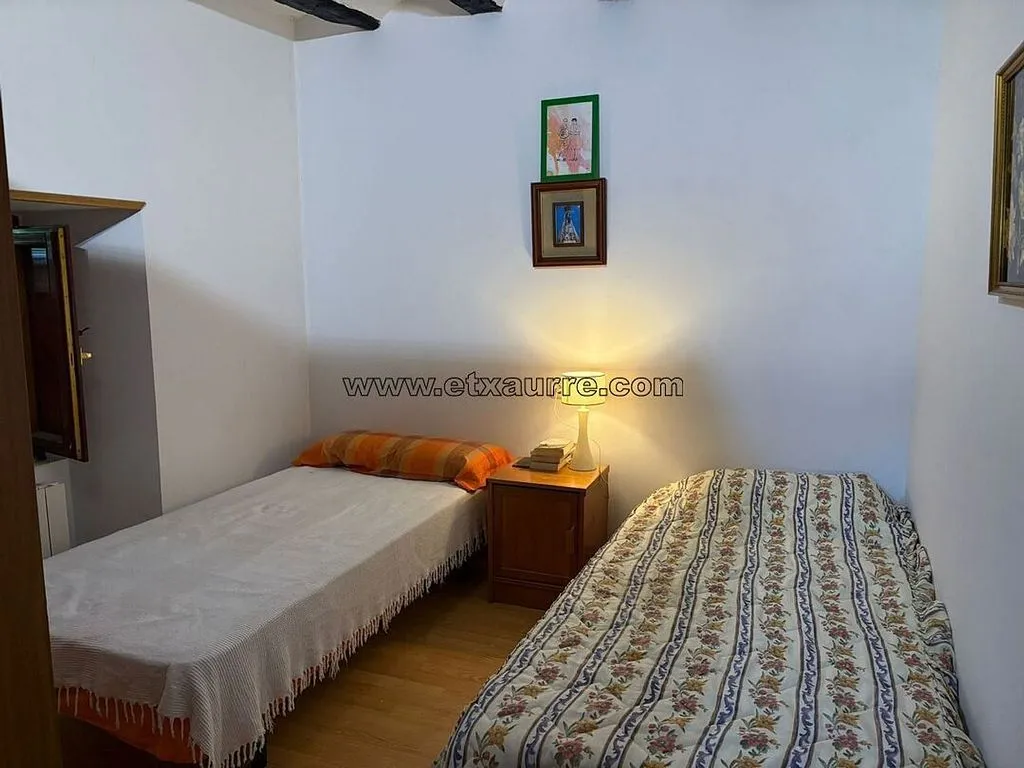 Chambres - Rural House with Balcony in Ayala