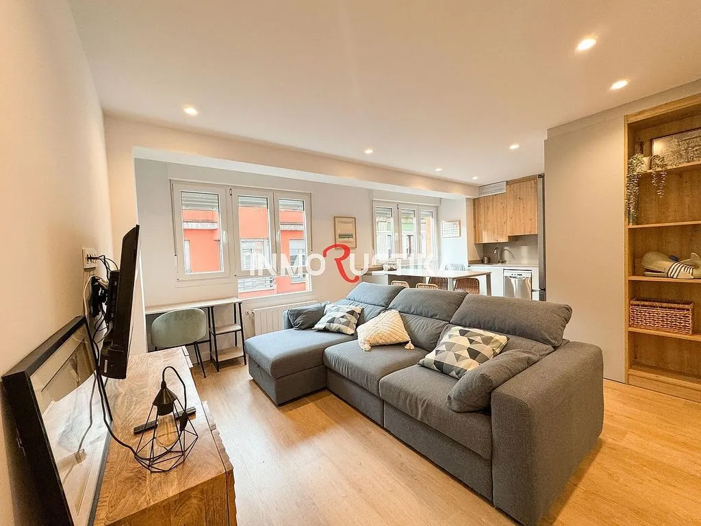 Living Room - Furnished Flat in Gijón Centre with Sea View