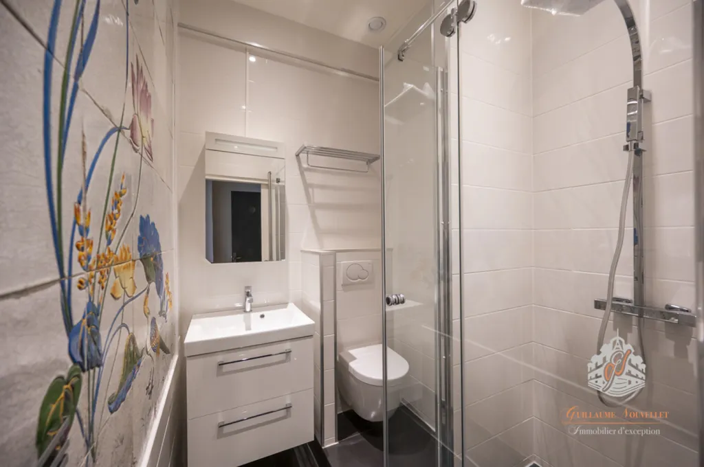 Salles de bain - Appartement Luxueux avec Parquet Versailles à Paris