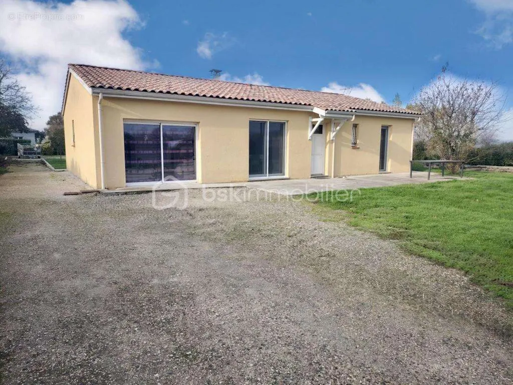 Extérieur - Maison Familiale avec Grand Terrain à Caudecoste