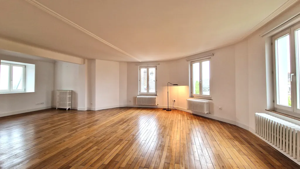 Elutuba - New 3-Bed Flat with Mezzanine in Metz