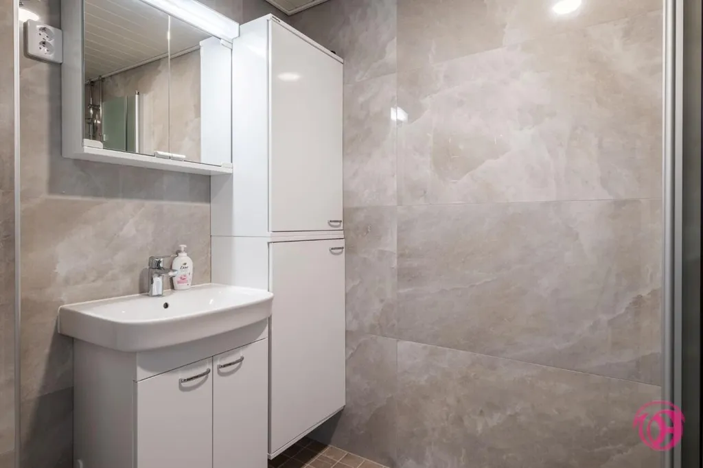 Salles de bain - Modernised Apartment with Balcony in Martinlaakso