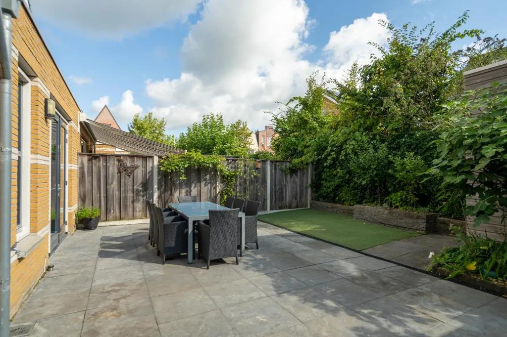 Aed - Estate-Ready House with Garden in Enschede