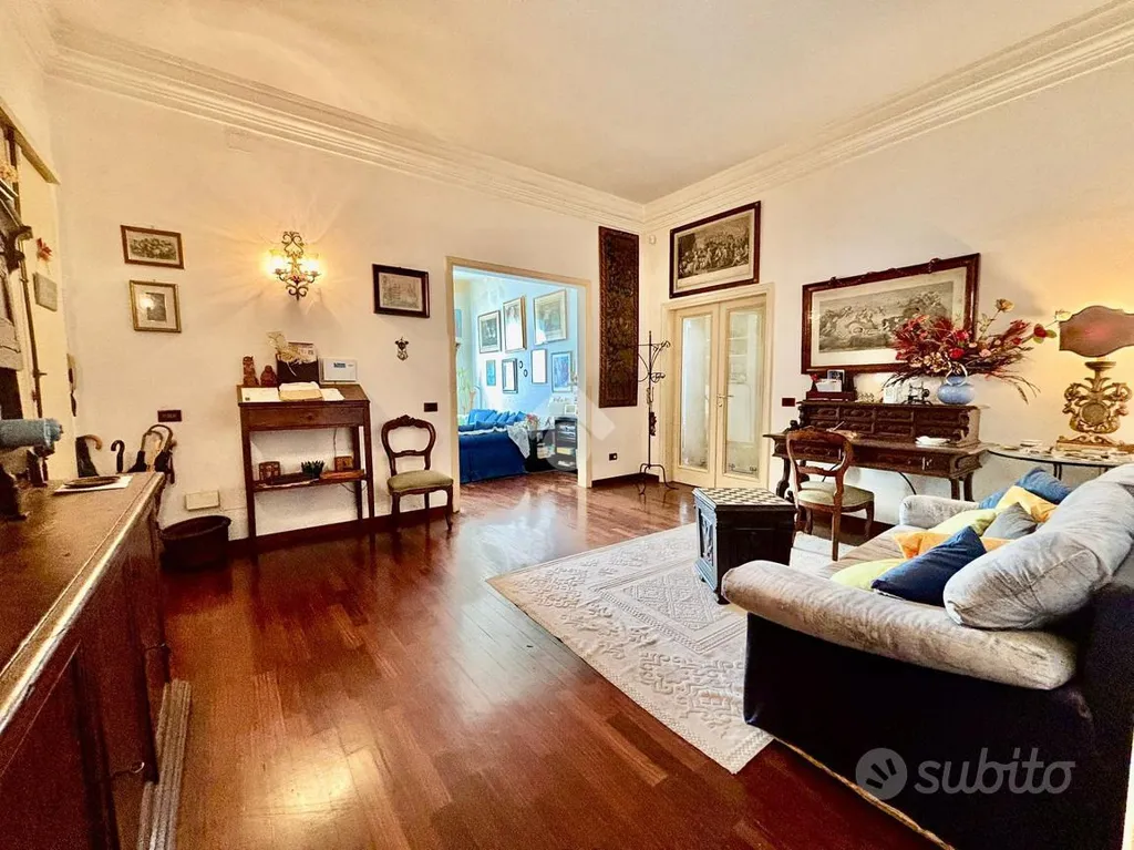 Elutuba - Spacious Apartment with Balcony in Florence