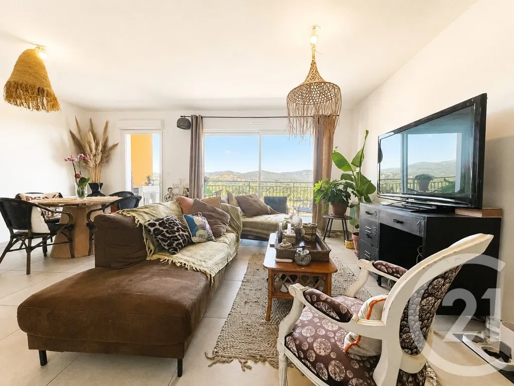 Living Room - 3-Bed Apartment with Sea View in Cogolin