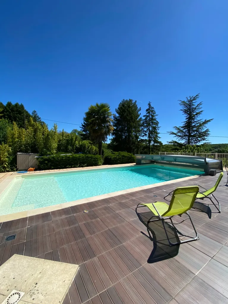 Bassein - Spacious House with Pool in Torsac