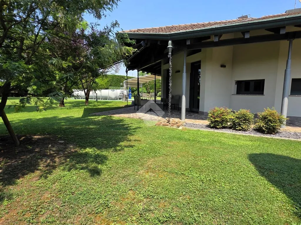 Aed - Villa with Private Park in Borgoforte