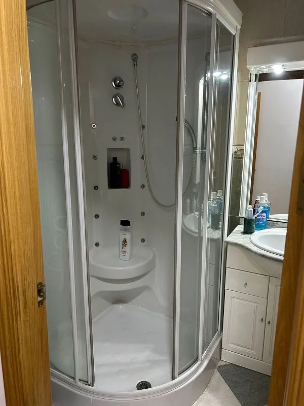Salles de bain - Modernised Flat with Air Conditioning in Parla