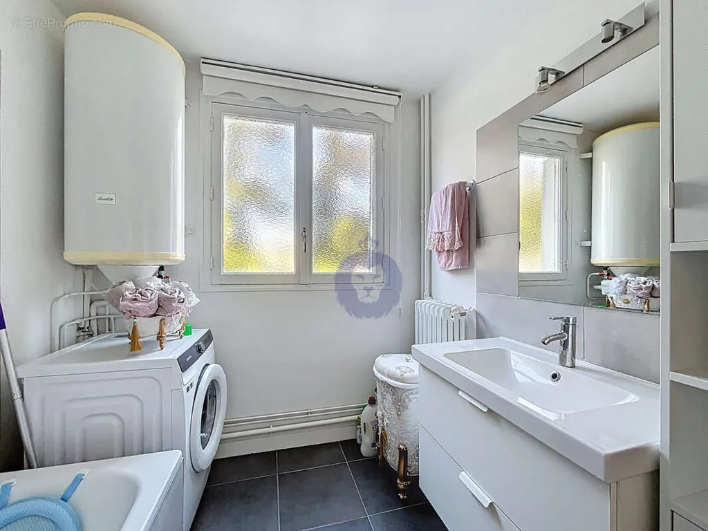 Salles de bain - Appartement 4 Pièces avec Parking à Melun