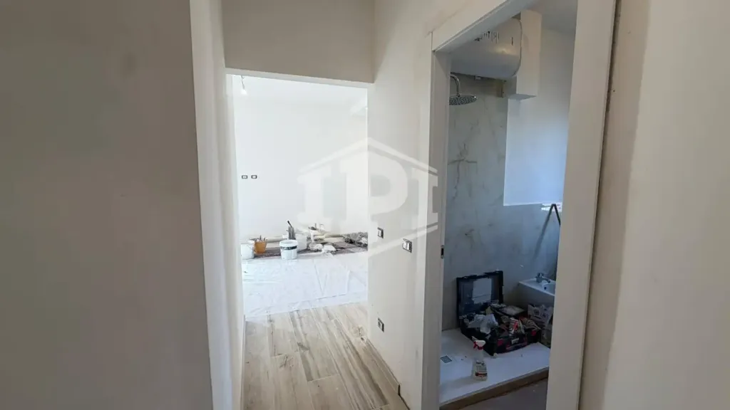 Entrée - Rear-Facing Trilocale with Balcony in Florence