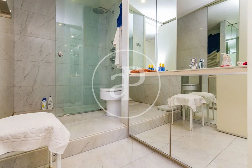 Vannitoad - Luxury Villa with Pool in Chamartin, Madrid
