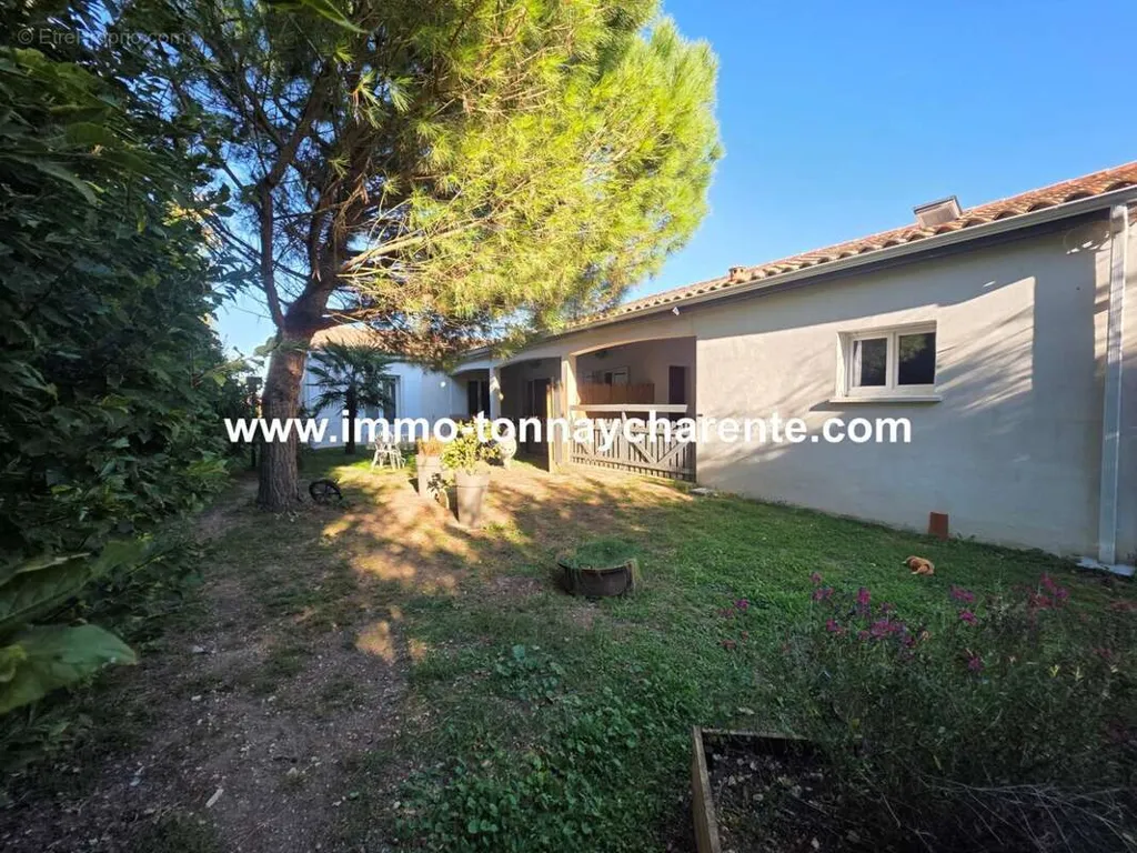 Garden - Semi-Detached House with Garden in Tonnay-Charente