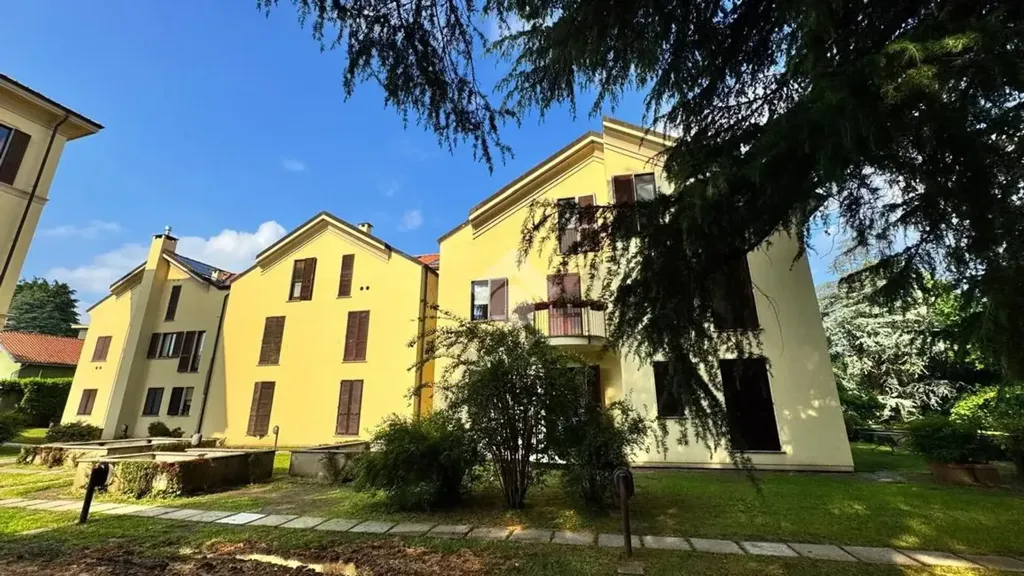 Exterior - Renoavted Multilocale with Private Garden in Monza