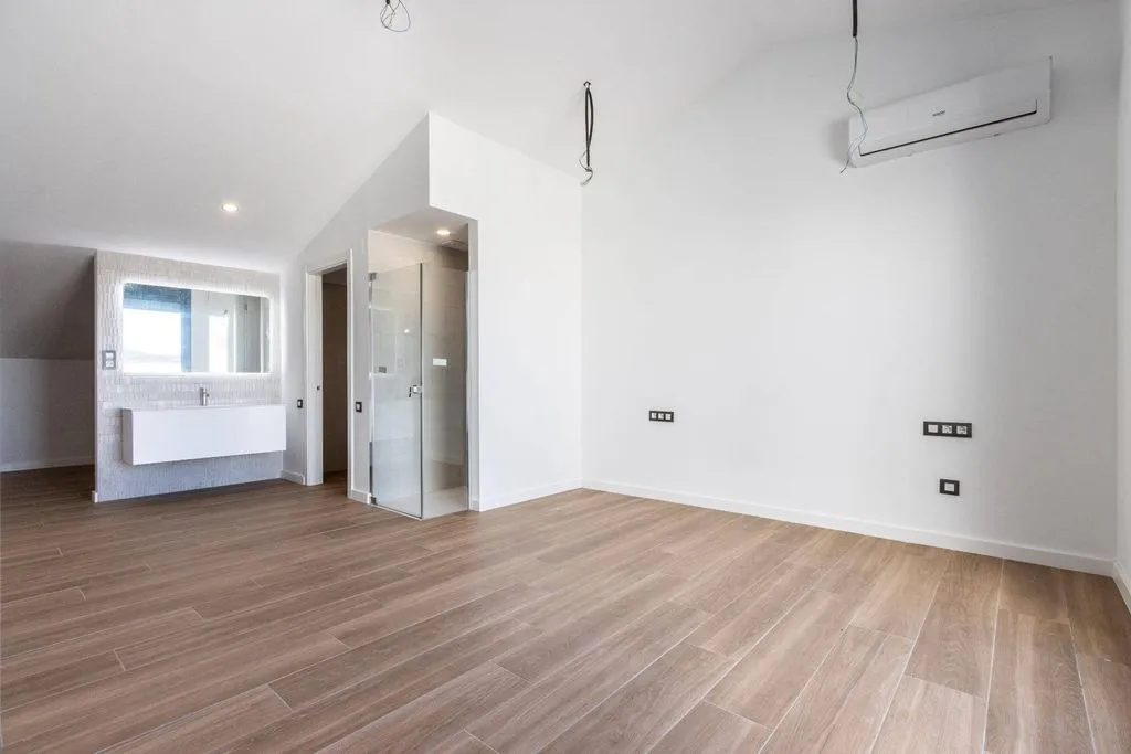 Toad - New Detached House with Terrace in Viladecavalls