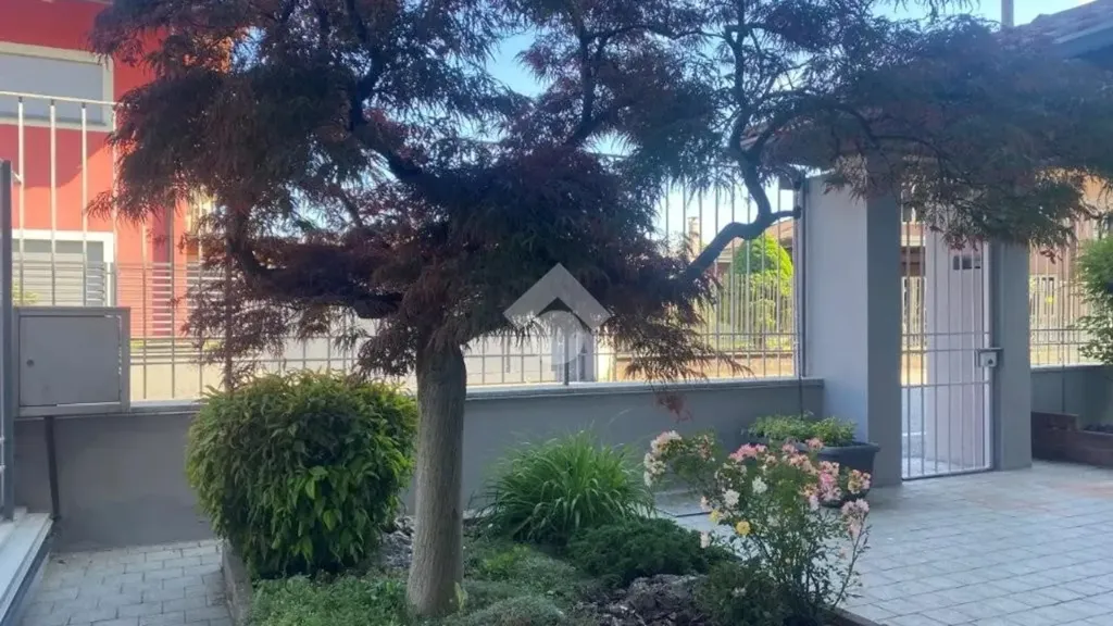 Aed - Bifamily Villa Portion with Balcony in Parabiago