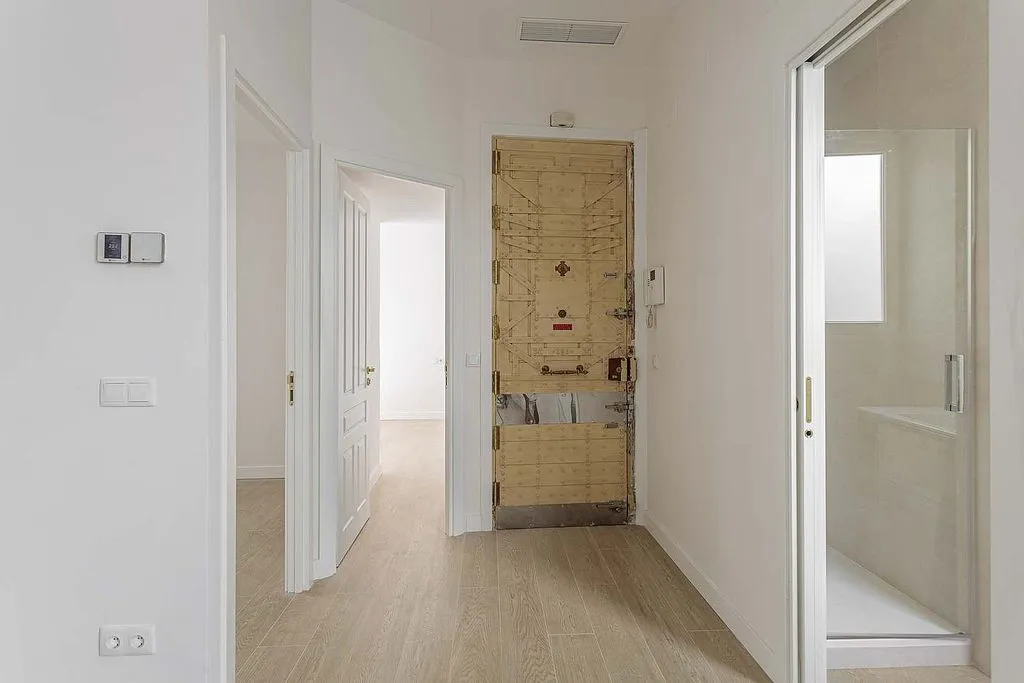 hallway_entrance