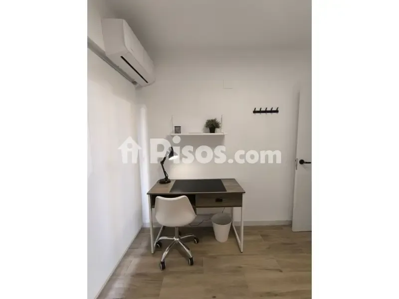 Bureau - Student-Friendly Flat with Terrace in Moncada