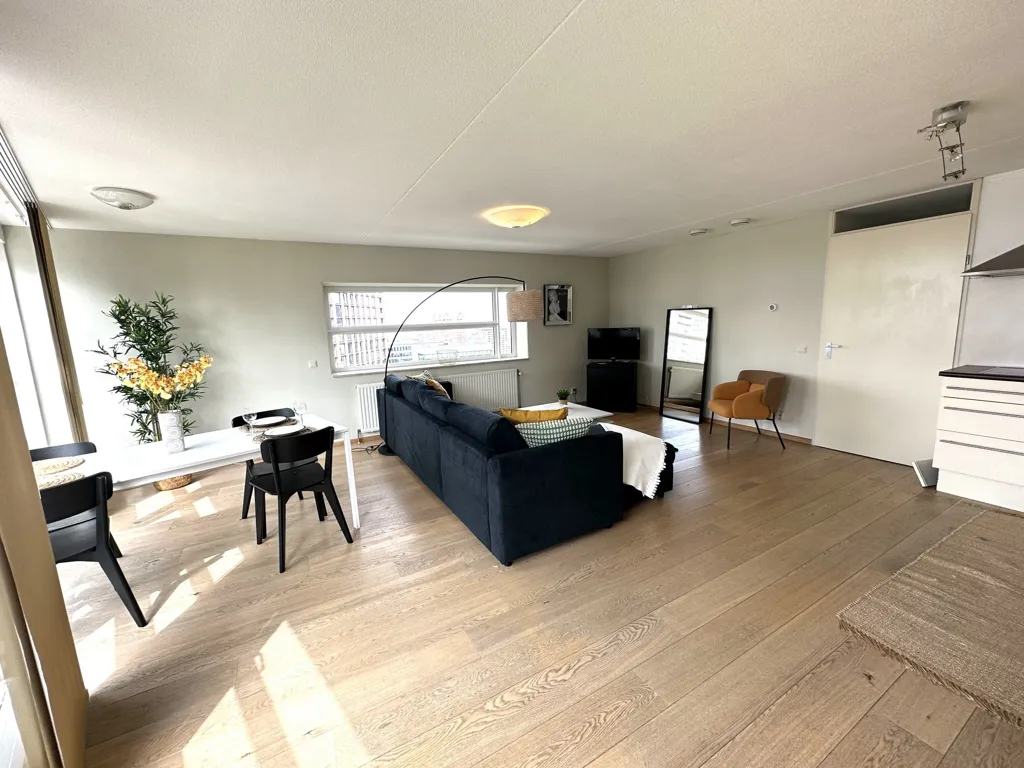 Elutuba - 3-Bedroom Gallery Flat with City View in Rotterdam
