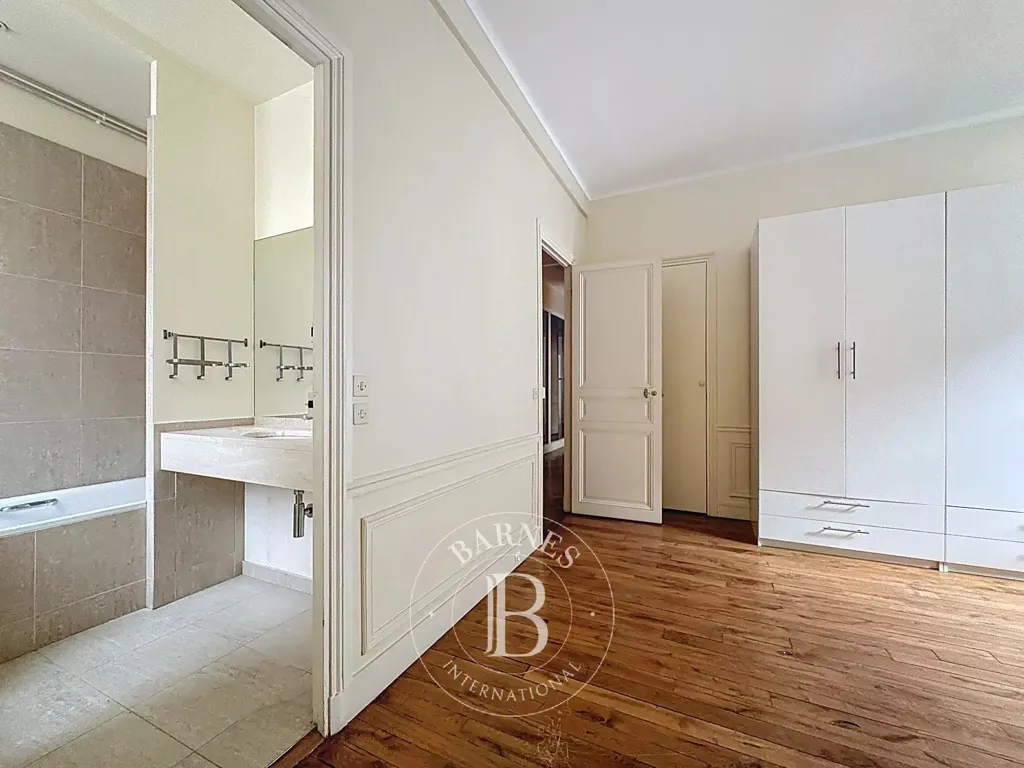 Chambres - Appartement Luxe avec Vue sur la Ville près de la Tour Eiffel