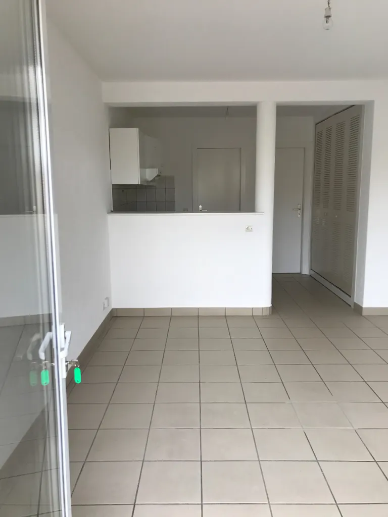 Séjour - Studio Calme avec Parking à Saint-Louis