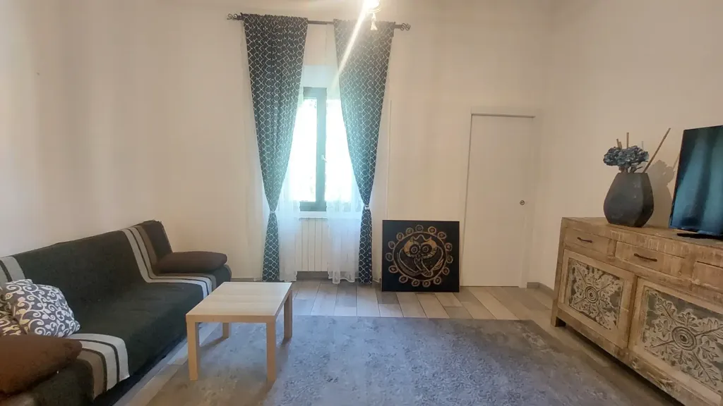 Elutuba - Rustic 5-Bedroom Apartment in Florence