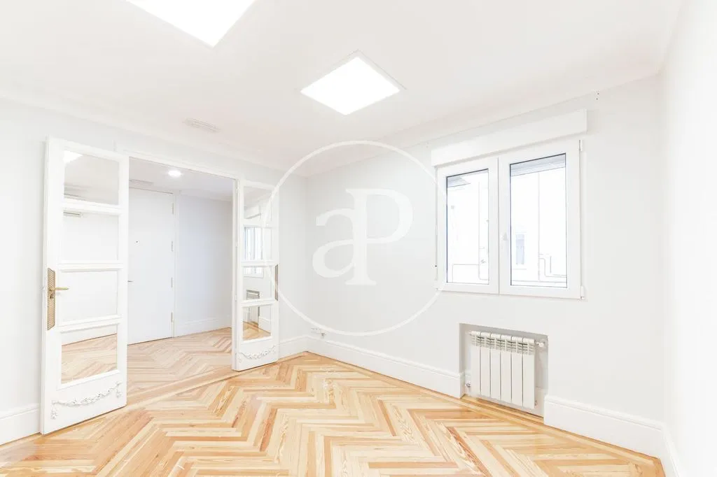 Rooms - Luxury Apartment with Classic Façade in Madrid