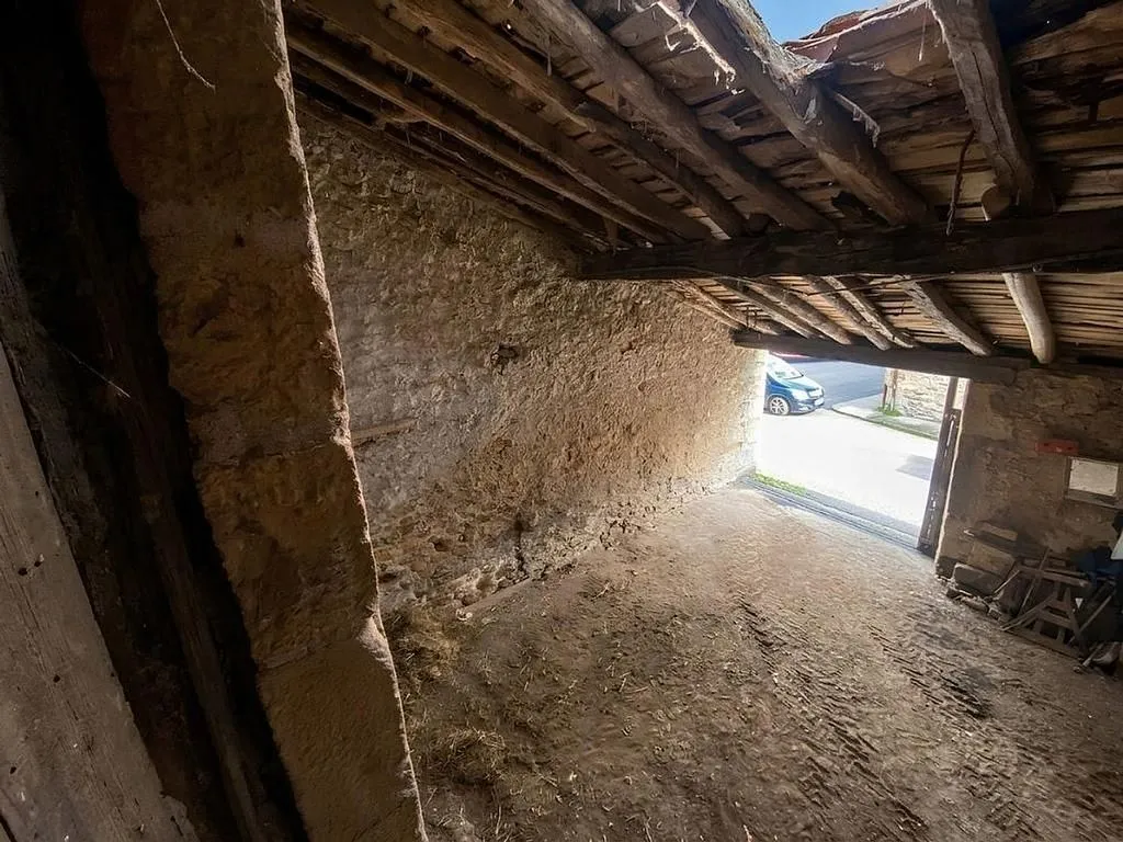 Giardino - Traditional House with Barn and Loft in Alceda