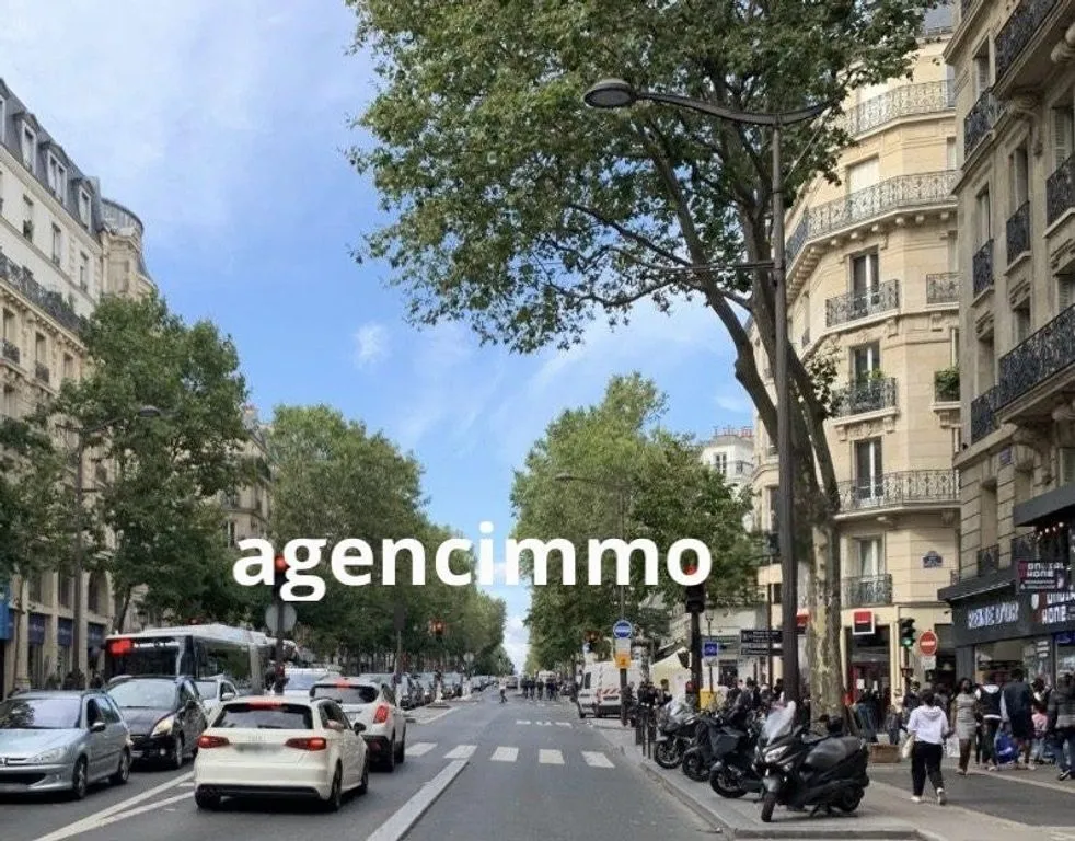 Esterno - Haussmannian Flat in Canal Saint Martin, Paris