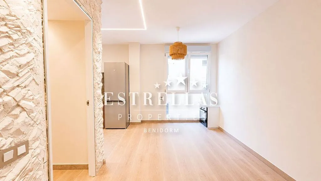 Esik - Modern Studio with Terrace in Benidorm Centre