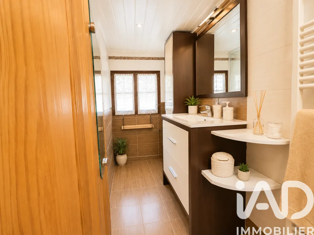 Vannitoad - Chalet with Lake Access in Calm Setting