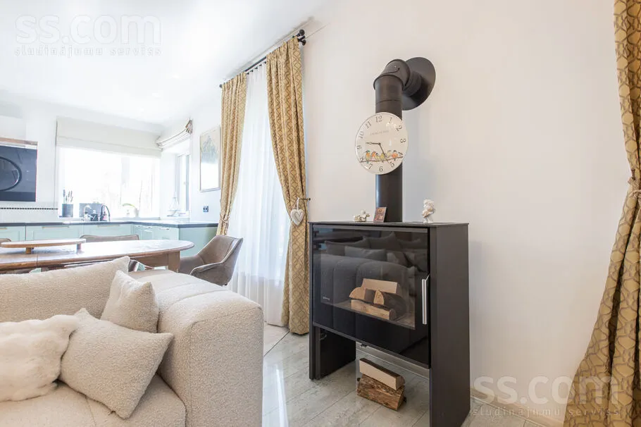 Elutuba - 3-Bedroom Apartment with Balcony in Spilve