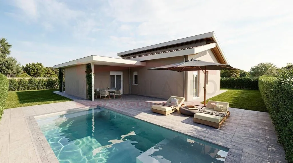 Piscine - Contemporary Villa with Pool in Monzambano